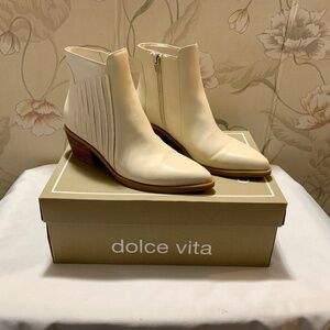 Dolce Vita Women’s Salome Off White / Cream Side Zip Ankle Bootie - Size 7M